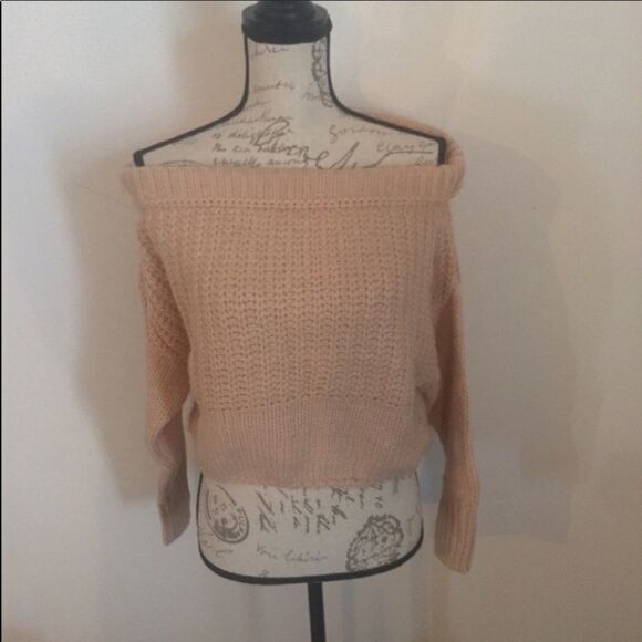 NWOT Casting LA New  Cream Color Off Shoulder Cropped Sweater. - Picture 3 of 10